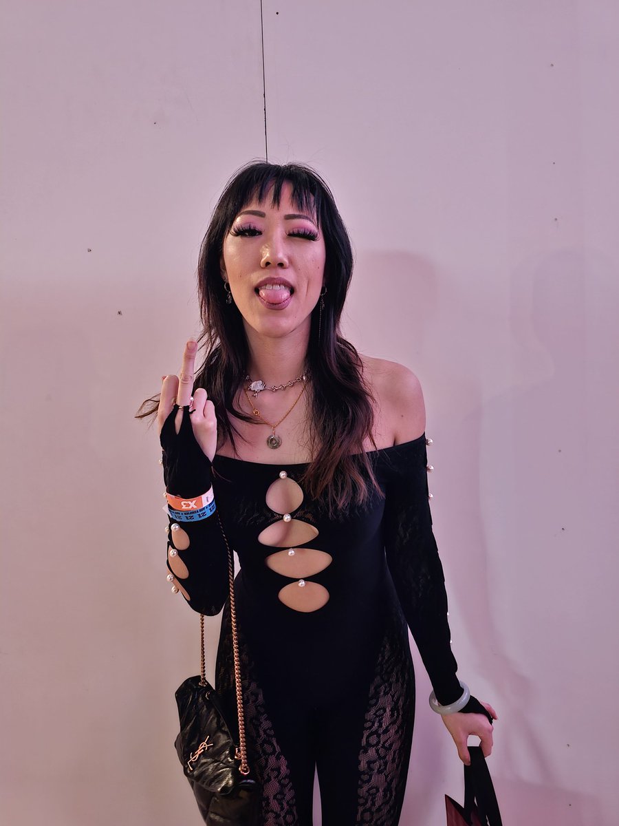 LadyxLilac's tweet photo. Day 2 of @X3social https://t.co/Qci123cpdd