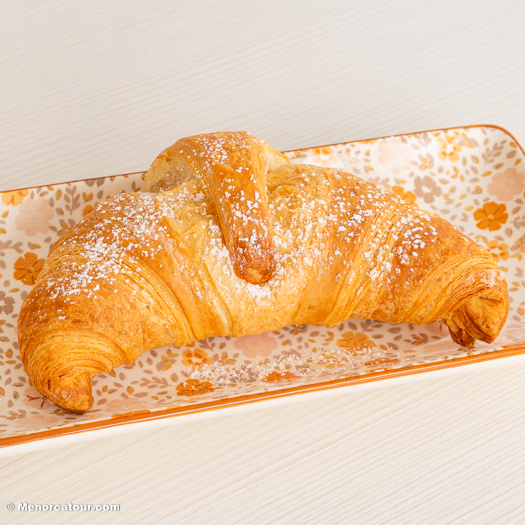 Love &amp; Coffee cafetería bistró  🥖🥐 ☕

🏠 Plaça de la Biosfera, 3 - Mahón - Menorca
☎️  635335636

Más info:
menorcatour.com/guia-comercial…

#menorca #restaurantesmenorca #gastronomiamenorca #menorcatour
#cafe #bistro #coffeehouse #foodie #coffeelovers #mahonlife #visitmenorca