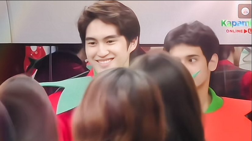 criestalluv's tweet image. Calling Anton’s admiration for Krystal “scripted” is so funny—how can you even say that when this is literally Anton every time Krystal is in front of him?

And baka you forgot… star ng taon niya ’yan 😝

ANTON FAST TALK #kryston