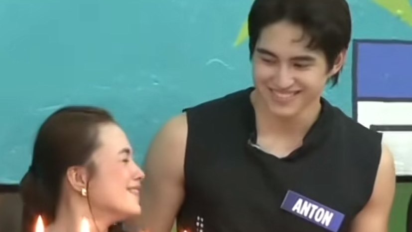 criestalluv's tweet image. Calling Anton’s admiration for Krystal “scripted” is so funny—how can you even say that when this is literally Anton every time Krystal is in front of him?

And baka you forgot… star ng taon niya ’yan 😝

ANTON FAST TALK #kryston