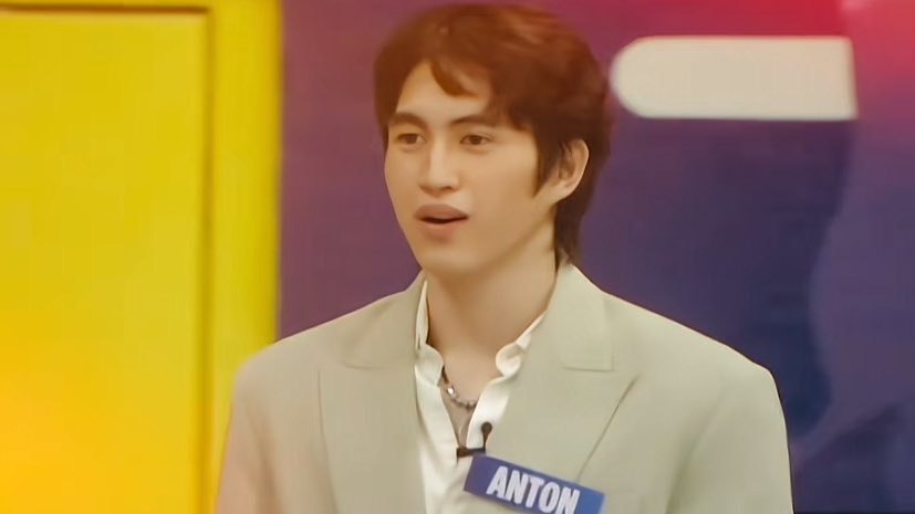 criestalluv's tweet image. Calling Anton’s admiration for Krystal “scripted” is so funny—how can you even say that when this is literally Anton every time Krystal is in front of him?

And baka you forgot… star ng taon niya ’yan 😝

ANTON FAST TALK #kryston