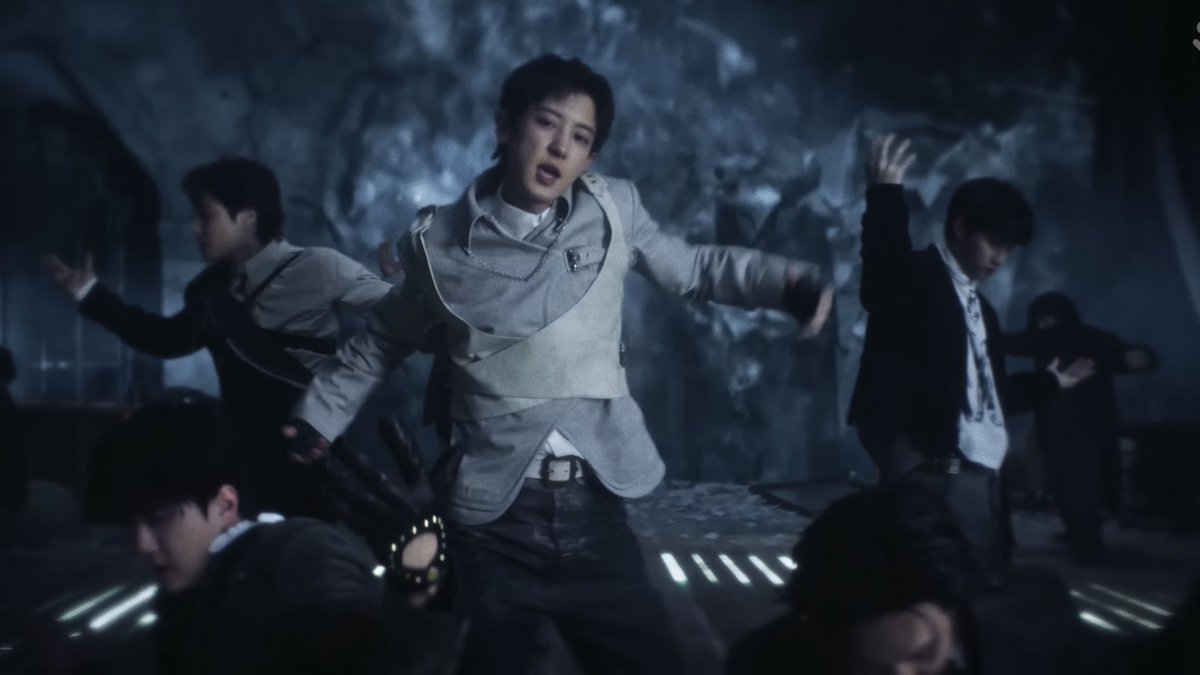 oshcuddles's tweet photo. EXO IS BACK WITH CROWN!!!!!!

#EXO_CROWNOutNow
#StreamREVERXE
#EXO_REVERXE https://t.co/igW6QXwkuA