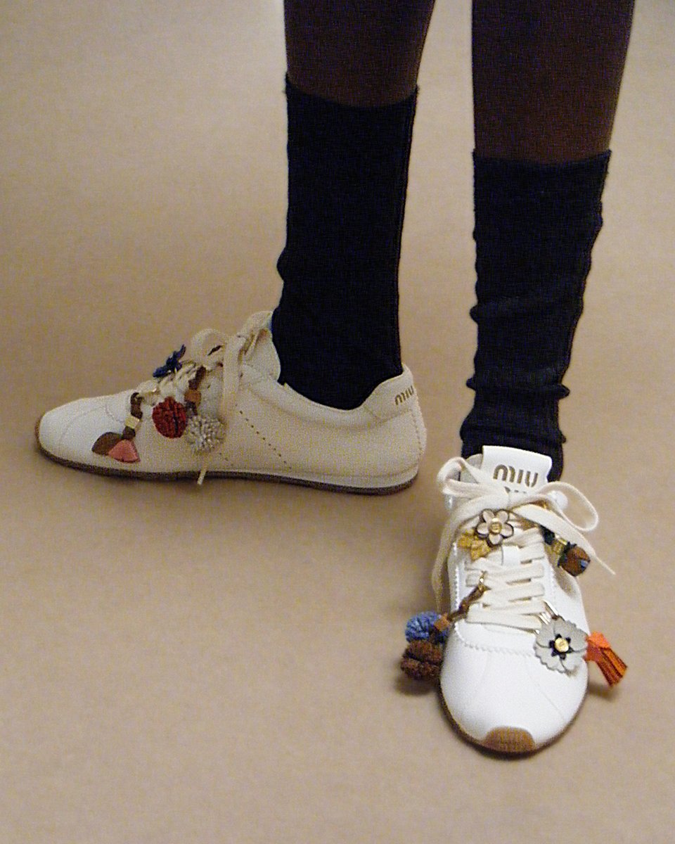 パーソナルなタッチを加えた組み合わせ。 チャームを選んで