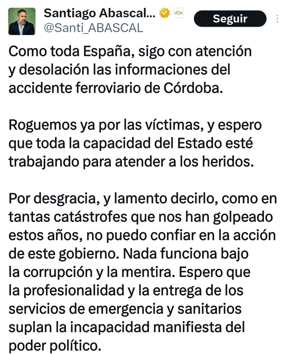 Era fácil. Bastaba con no ser una mierda de persona, con olvidar tu negocio durante unas horas, un par de días... Lo han conseguido todos los políticos.
Santiago no. En la política existen ratas, existen sabandijas miserables, y muy por debajo está el Zángano Abascal.
