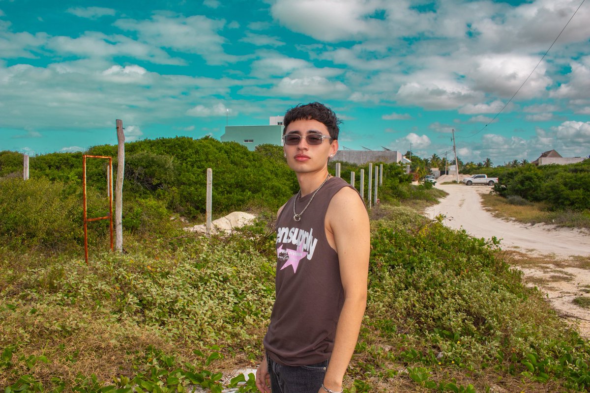 nikopugaa's tweet photo. blue sky https://t.co/hOKCVny3hY
