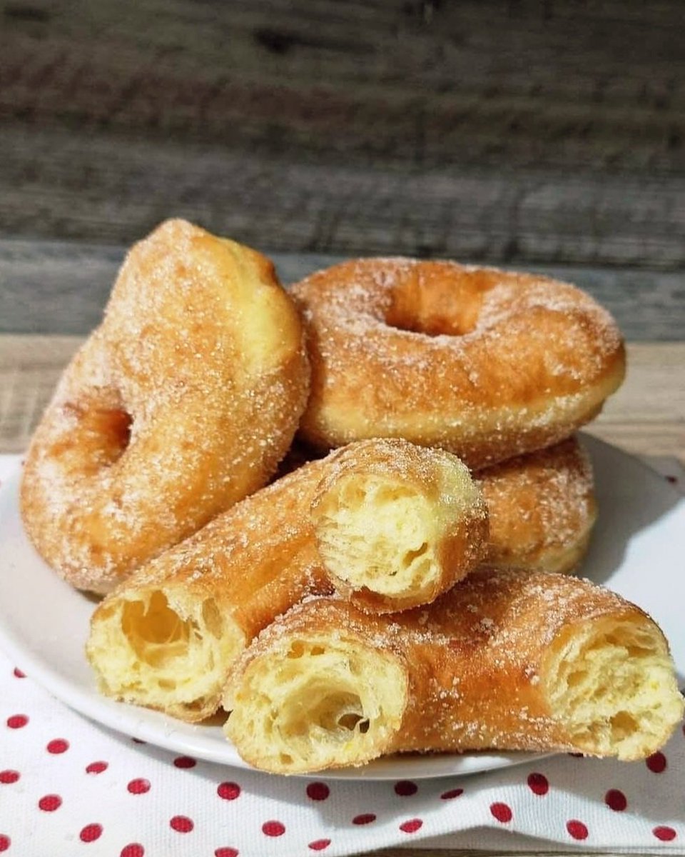 MiniatiMeri's tweet photo. Buongiornooooo!!!
Iniziamo la settimana con qualcosa di dolce😋
#ciambelle 🥯😘♥️☘️🌿 https://t.co/QLFDuko59E