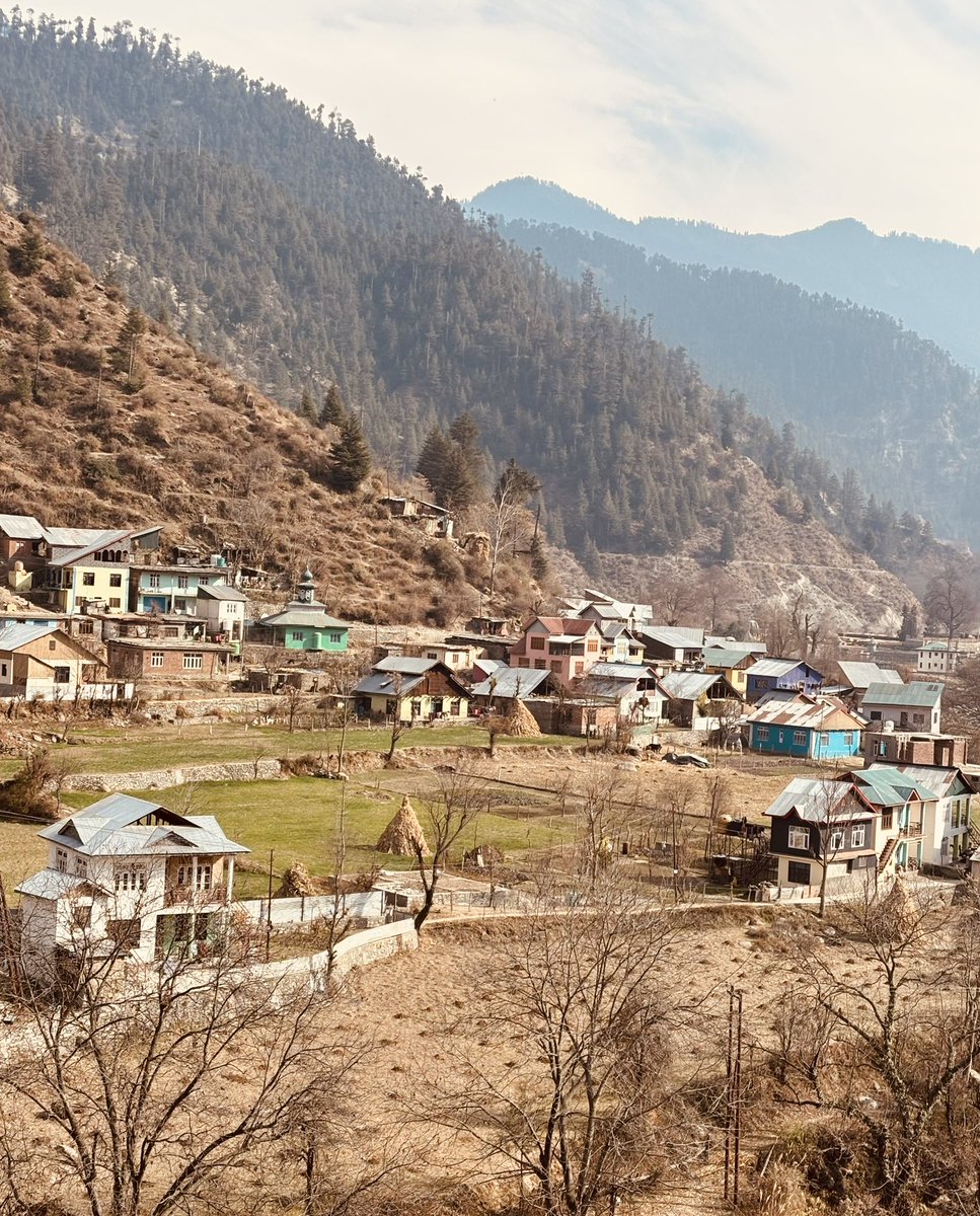 SheetalSin33695's tweet photo. Either you love mountains, or you haven’t seen the ones.
.
#mountains #bhaderwah #jammutourism https://t.co/sMiNAEEhxI