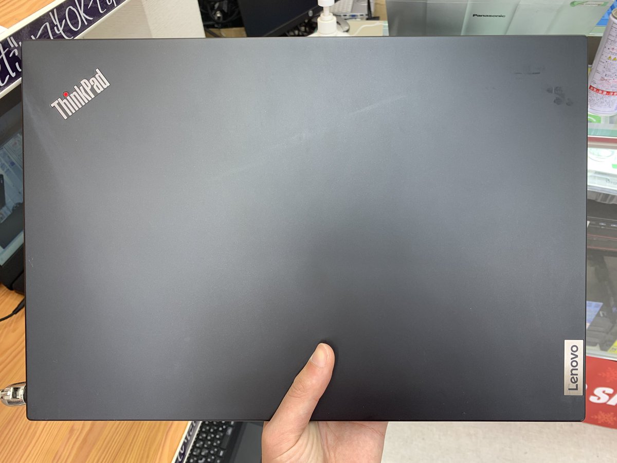 PCcomfullAKB4's tweet image. 極美品のThinkPad L15 Gen2入荷✨

タイピングしやすい、立体的なキーボード！事務用途にピッタリ！！

豊富な端子類に、優先LANポートもバッチリ搭載👍11世代なので、処理性能も十分です♪

5台限定！
#lenovo #thinkpad #l15 #秋葉原