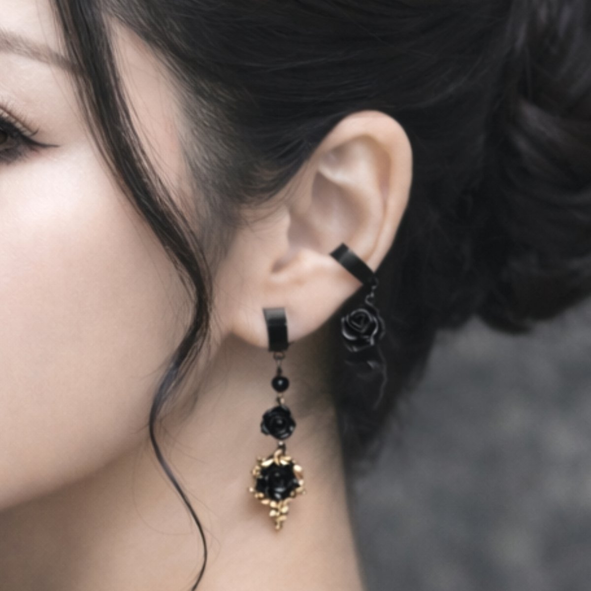 jyura_RM's tweet image. 🥀 愛の深淵 🥀

救いを失った場所で、祈りだけが残された…闇へと染まる薔薇の雫が耳元で揺れ、静かな信仰と執着を語りかけるイヤーカフ🌹✨

▶ragamuffin.kawaiishop.jp/items/83325373
▶minne.com/items/39263381
▶creema.jp/item/17290785/…

#ハンドメイド好きさんと繋がりたい