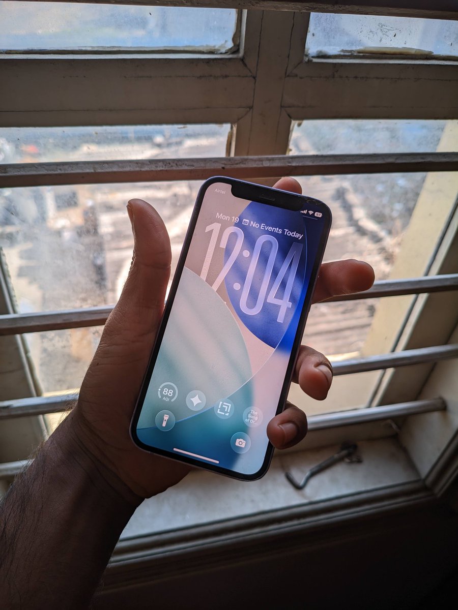 aaditravi's tweet photo. Just when I thought my 12 mini is getting super old. @Apple released the iOS26 update and just made it brand new. Feels like a fresh new mobile in my hand 💜

Looks so much better on a mini. #bringbackmini #iphone12mini https://t.co/UcKxBWUQiw