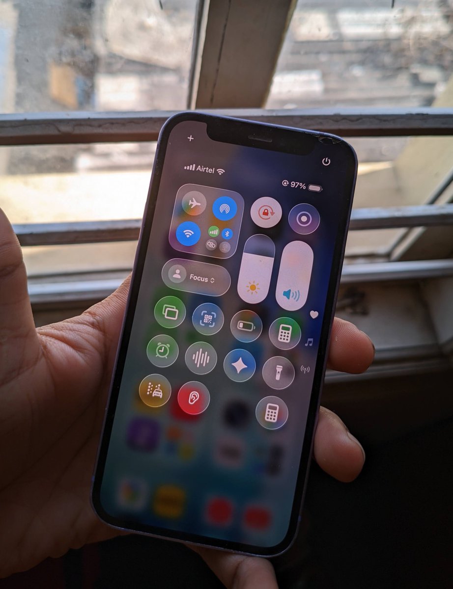 aaditravi's tweet photo. Just when I thought my 12 mini is getting super old. @Apple released the iOS26 update and just made it brand new. Feels like a fresh new mobile in my hand 💜

Looks so much better on a mini. #bringbackmini #iphone12mini https://t.co/UcKxBWUQiw