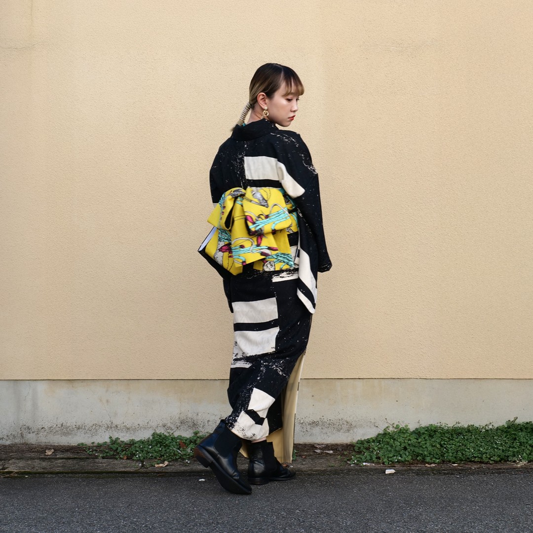 シンプルだからこそ、いろんなコーデが楽しめます

着物：Ring of Saturn ✨即納品SALE中✨
modernantenna.com/items/132086404
帯(1枚目)：FACE × LIP【西陣織半幅帯】
modernantenna.com/items/31827435
帯(2枚目)：深海生物/イエロー【帆布半幅帯】
modernantenna.com/items/34548883

#モダンアンテナ #着物 #kimono #きもの