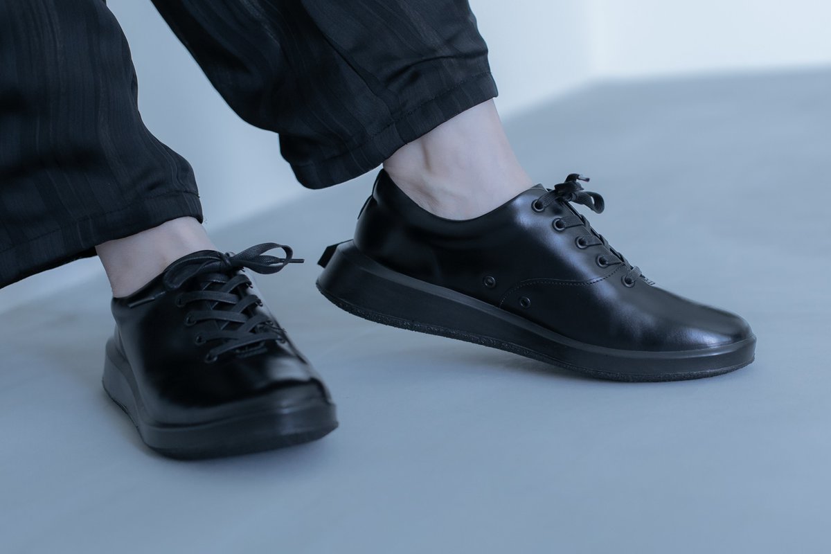 SHINARI SR013 KIO ブラック 継ぎ目や飾りを極力廃した内羽根デザイン