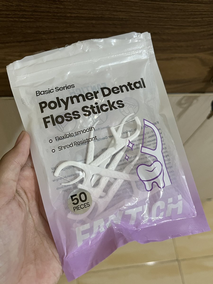 khaiye_'s tweet photo. solusinya aku pakai dental floss stick ini dia juga easy to use. gigi yang selama ini aku kira udah bersih ternyata salah besar guys. masih banyak sisa makanan yg nyangkut disela gigi. harganya juga murah under 15k udah dapet 50pcs

https://t.co/MEmzDIGPHm https://t.co/DSEAu7hYME