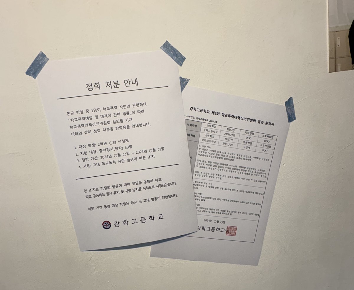 1000_y0ung's tweet photo. 카페안에서 잠시 쉬어갈수있어서 너무 좋았어요ㅜㅜ책상 꾸며놓은거랑 벽에 붙어있는 디테일들이 너무 예뻤습니다!! 구경하는 재미가 넘좋았어요🤍🤍🤍

#찰나의_파도에도_찬란하게_빛나는_너를_위해 
#이준영 https://t.co/Qs4qgfkLXC