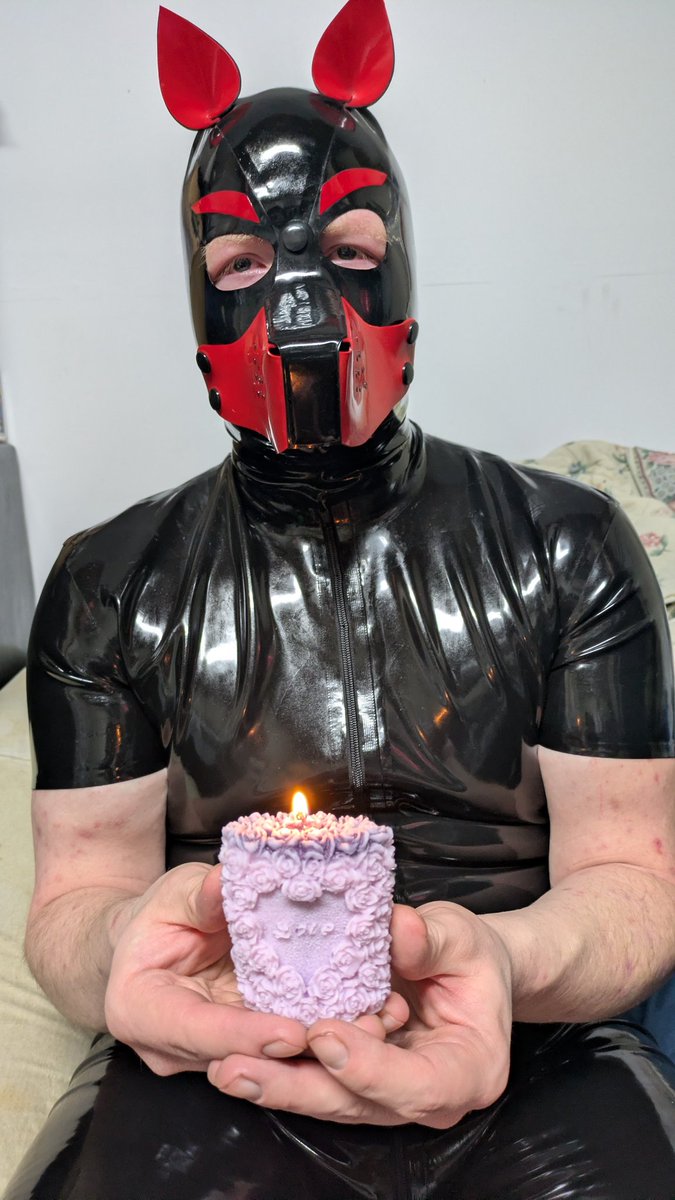 mattyh1717's tweet photo. It is with great sadness that I have learned that one of my friends @InflatableShade has passed away recently. You will be missed greatly. This candle burns with the love of everyone of your friends and family, may you never be forgotten. Rest In Peace my friend 💔 https://t.co/6yy3TWkdo3