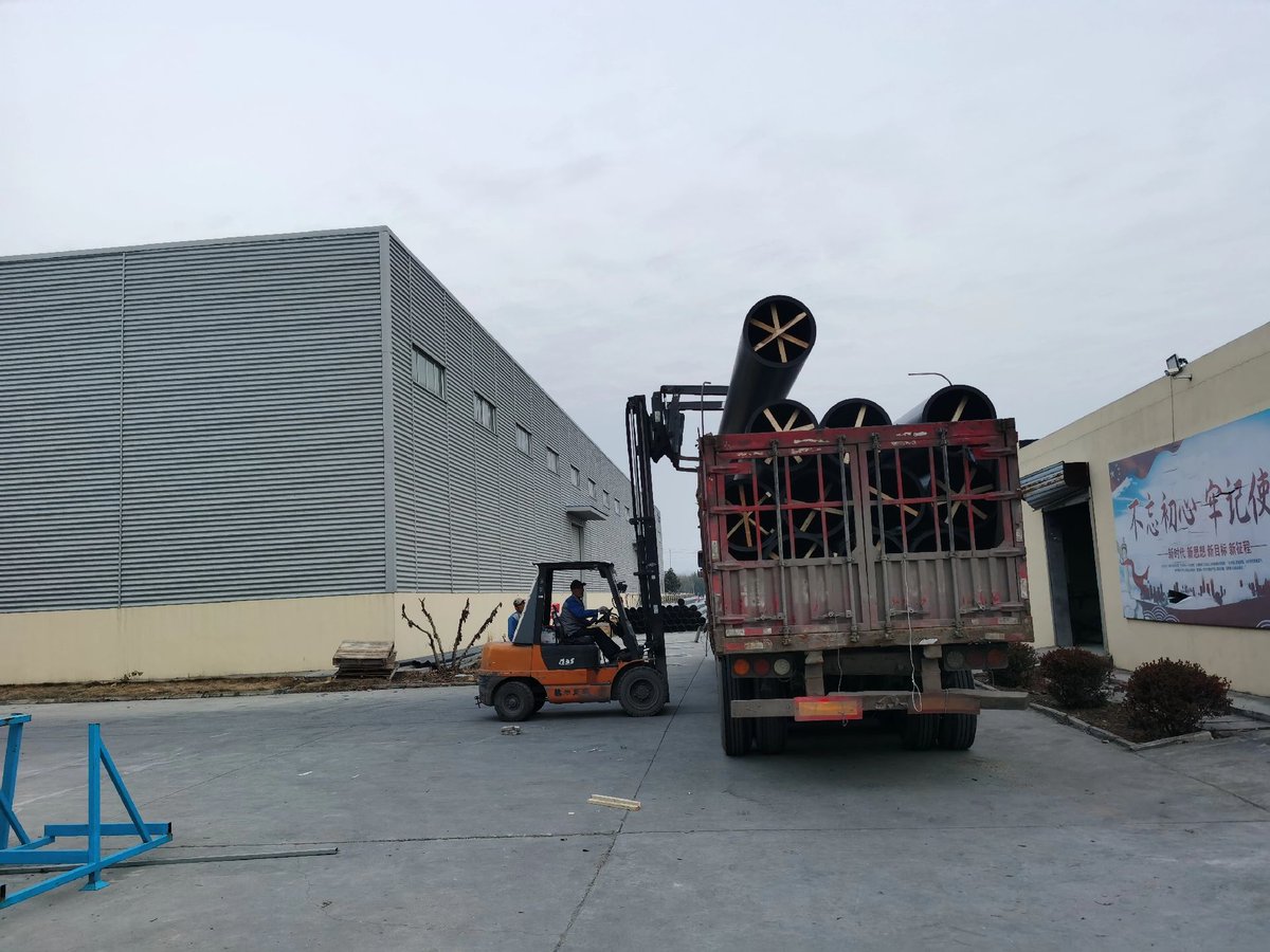 JianlongPlastic's tweet image. Full Speed Ahead! Shandong Jianlong Plastic Multiple Trucks Loading Today — HDPE/PVC-U/PERT/PPR Pipes &amp;amp; Fittings Ready for Delivery  
jianlongplasticpipe.com
WhatsApp: +8617860052961
#PVC-UPipeManufacturer #PPRPipe&amp;amp;FittingManufacture #HDPEPipeManufacturer