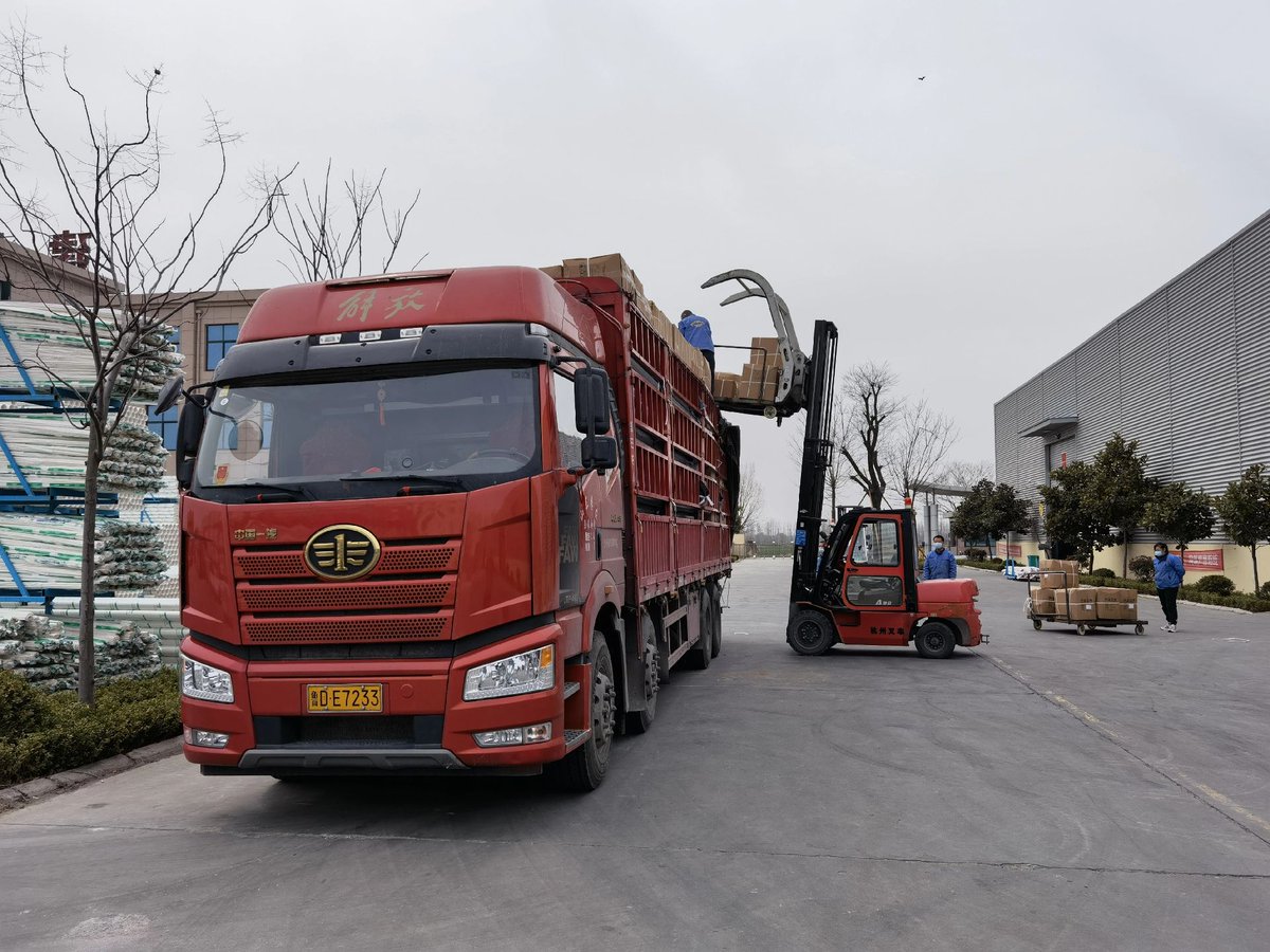 JianlongPlastic's tweet image. Full Speed Ahead! Shandong Jianlong Plastic Multiple Trucks Loading Today — HDPE/PVC-U/PERT/PPR Pipes &amp;amp; Fittings Ready for Delivery  
jianlongplasticpipe.com
WhatsApp: +8617860052961
#PVC-UPipeManufacturer #PPRPipe&amp;amp;FittingManufacture #HDPEPipeManufacturer