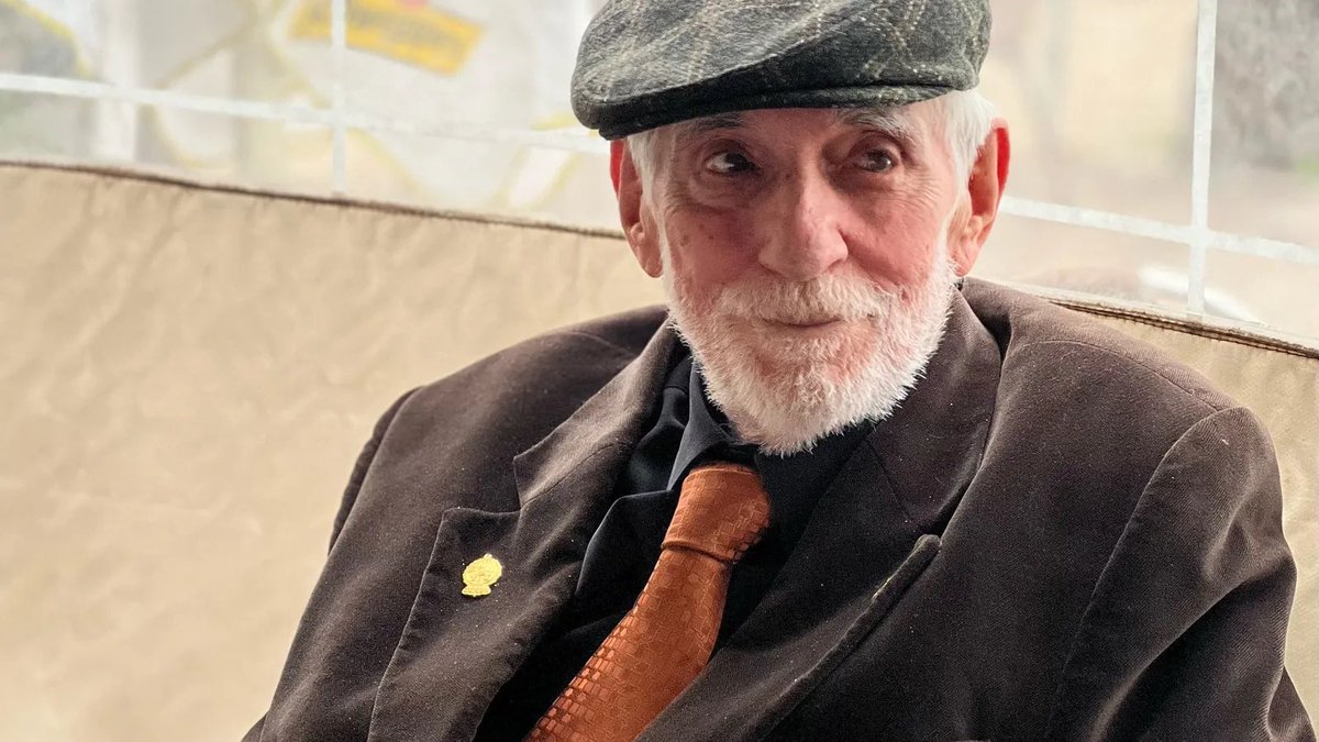 Un teniente coronel en el Polígono Calonge

Ha muerto en Madrid Fernando Reinlein, uno de los nueve militares de la UMD detenidos en julio de 1975 
Rehabilitado una década después, en Sevilla dirigió ‘Diario 16 Andalucía’

#CalleRioja <a href="/diariosevilla/">Diario de Sevilla</a> 

diariodesevilla.es/sevilla/tenien…