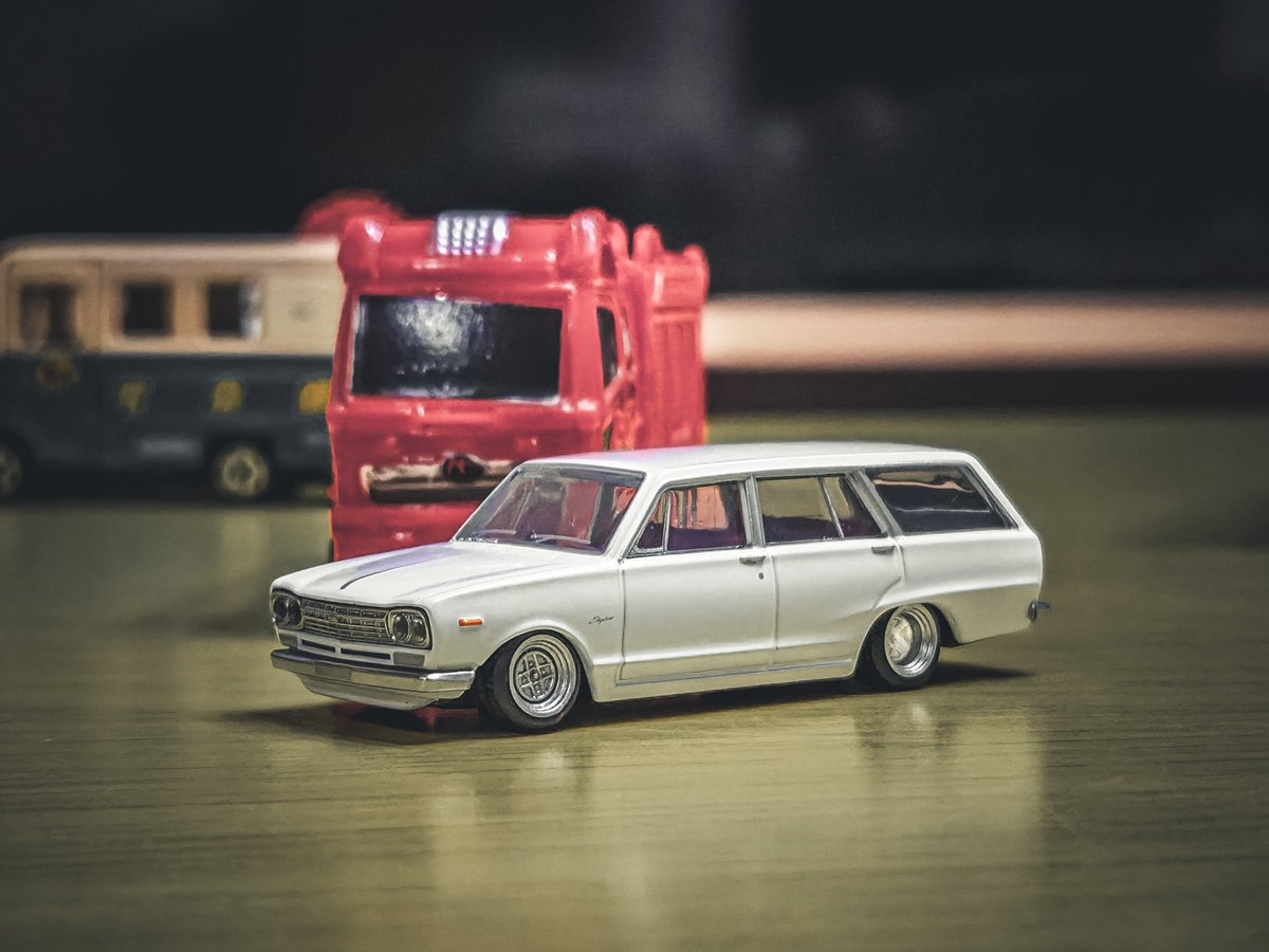 Task_MC18's tweet image. 娘のおもちゃ買うついでに自分のも(笑)
オレの裸眼じゃ見えんとこまで細かくしっかり作ってある…！
普通のトミカとは違って各車1/64で作ってあるから並べても違和感無くて良い！

ハコスカバンとセダン、ヨンメリ、ジャパン、グロリア買っちゃった(笑)
日産てかスカイラインばっかやな