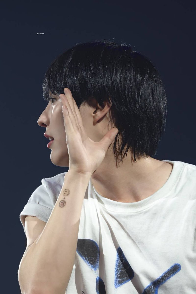 BeaniverseYoun2's tweet image. 🗣️ เราคุยเรื่องรอยสักกัน คุณสักล่าสุดเมื่อไหร่?
🦊​5 ปีที่แล้วครับ
🗣️ มีรอยสักไหนมั้ยที่คิดว่าไม่น่าสักเลย?
🦊 จริง ๆ แล้วตอนนี้ผมกำลังลบรอยสักเรื่อย ๆ อยู่ 2 อัน อันนึงที่ข้อมือ🙂😢 คือผมรักมันมาก แต่เวลามีถ่ายทำที่ผมทำหน้าซีเรียส แล้วก็มี🙂 ภาพออกมาแปลก ๆ ผมเลยอยากลบครับ