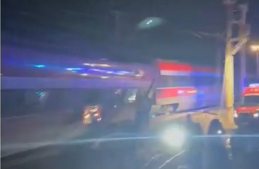 Desde el Ayuntamiento de Aznalcóllar trasladamos nuestras más sinceras condolencias a las familias de las víctimas del trágico descarrilamiento en Adamuz (Córdoba).
Nuestro apoyo a las personas heridas, deseándoles una pronta recuperación, y todo nuestro ánimo a los servicios