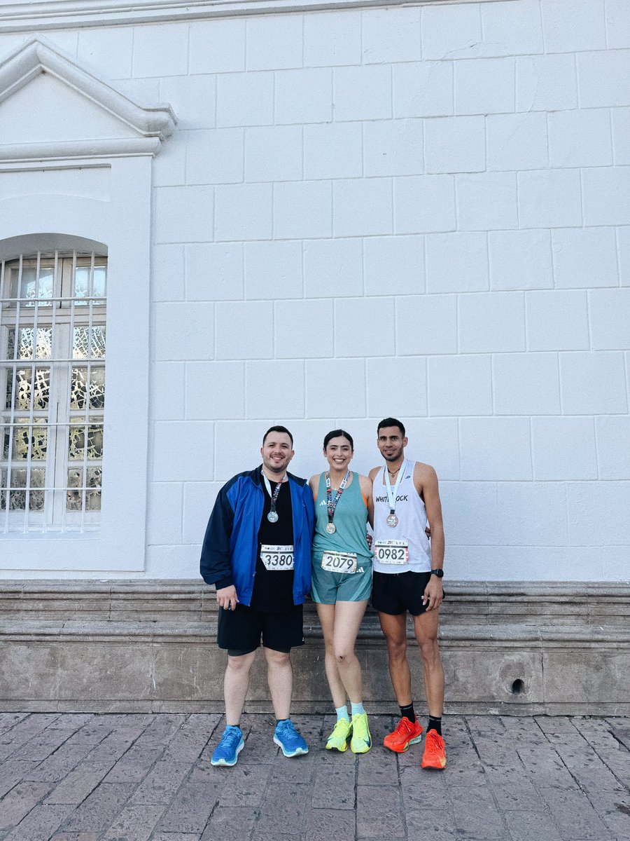 marcoosuna's tweet photo. Hoy corrí mi primera carrera, mis primeros 5K en el Maratón Internacional de Culiacán. 🏃🏽‍♂️✨

No se imaginan lo bonito que se siente que mi familia haya ido a apoyarme y esperarme en la línea de meta. 💙 https://t.co/YBOlx1ctE0