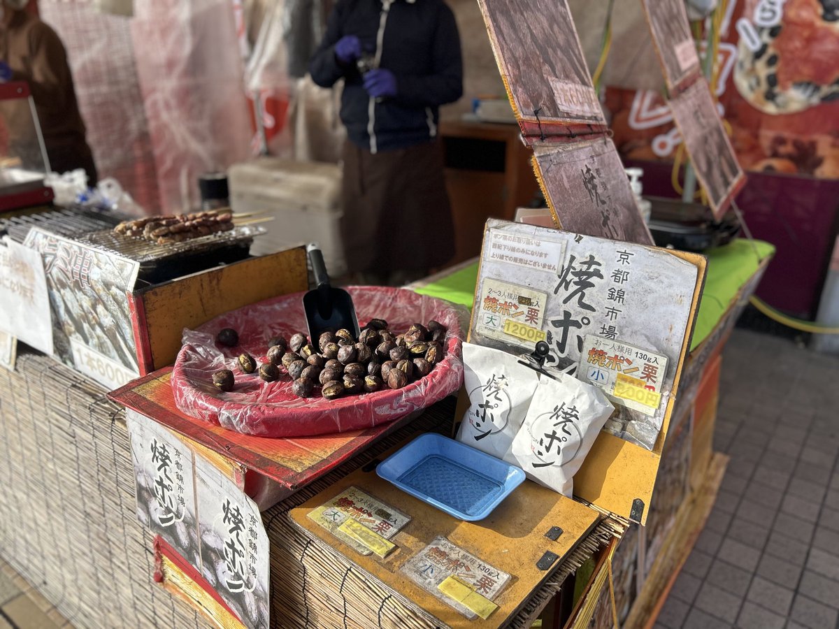 オルクセンの焼きドングリは原作では「オオマテバシイ」と記述されており。マテバシイを焼けば似たような味になるんじゃない?と焼いてみたところ本当に白ワインに合った。 