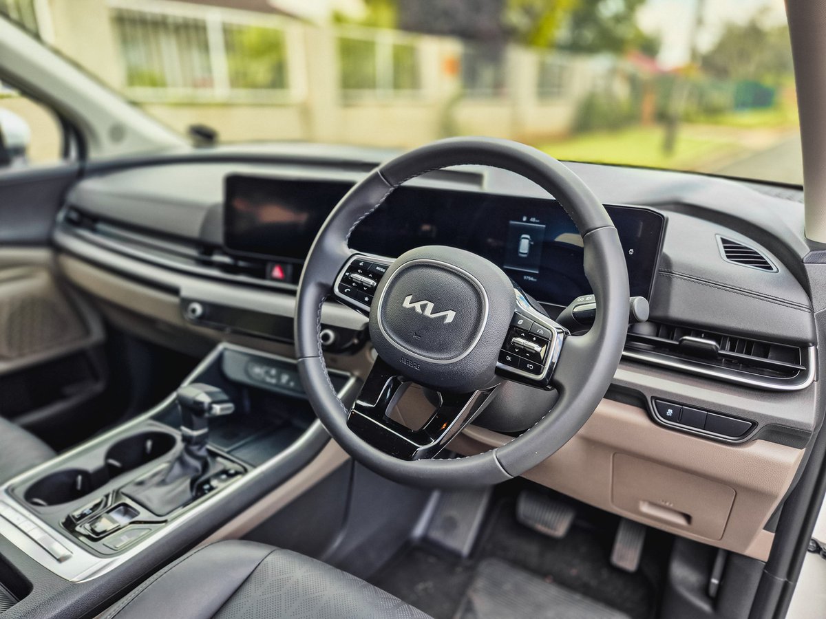 We recently spent time in the new Kia Carnival 2.2 CRDi EX. It’s the kind of family car that quietly handles real life with ease. Power comes from a  2.2-litre turbo-diesel engine delivering 148 kW and 440 Nm, it proved itself over the…
#KiaSA #KiaCarnival #KOWGarage