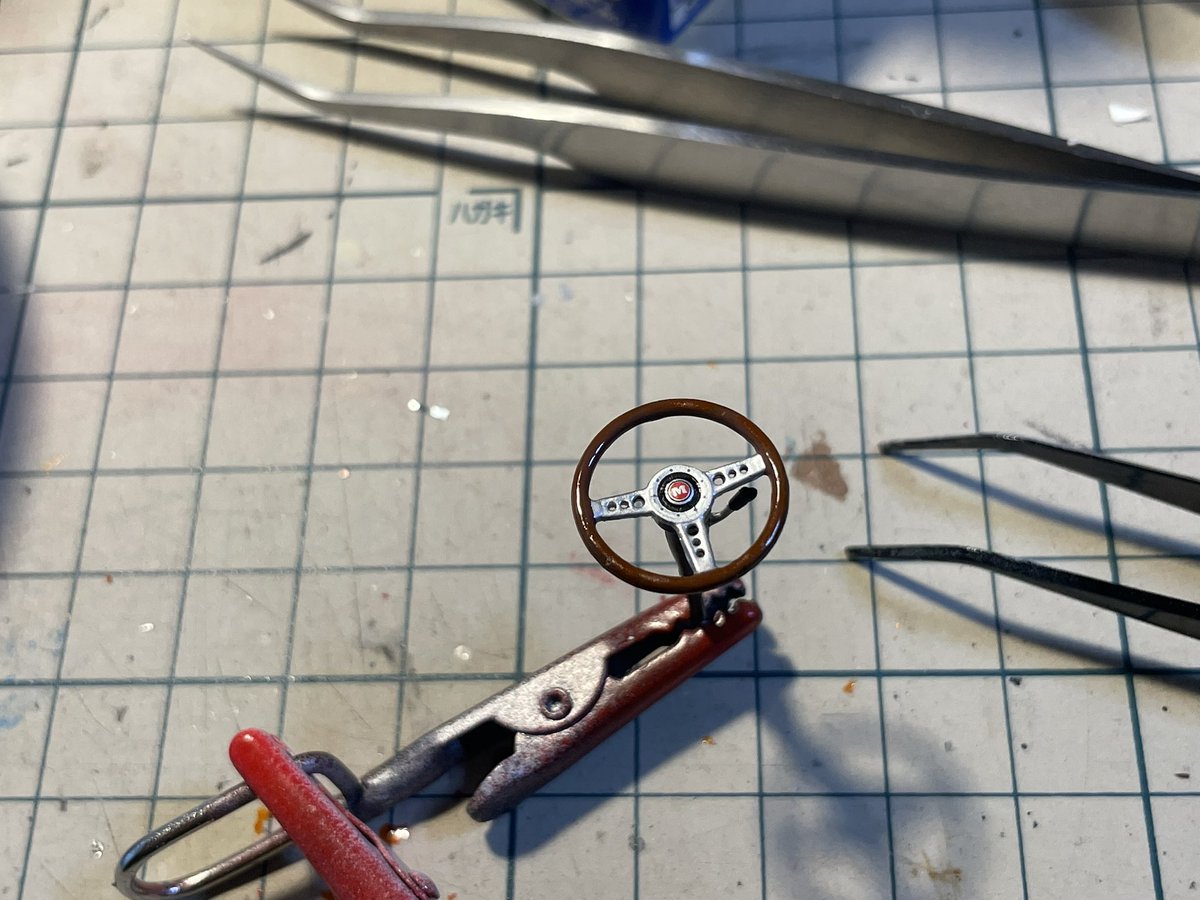 ステアリング塗装して乾燥の間にガチャガチャのヤツを。
よく出来てるコレ。