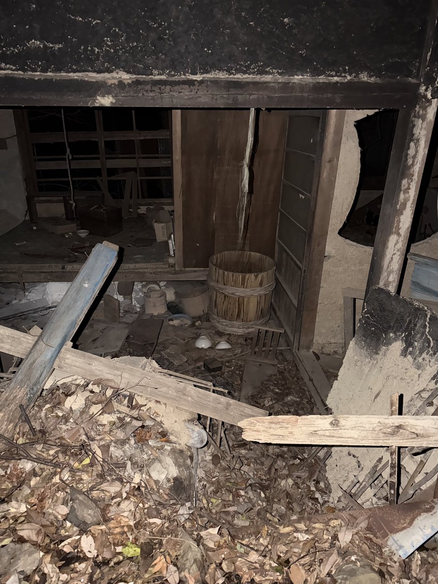 kaidanmeguri's tweet image. 四国の秘境駅として有名な坪内駅だが、実は阿波半田駅から徒歩2時間、隣駅の箸蔵駅なら1時間なので歩きありなら到達難易度はさほど高くない。しかし駅舎内に貼ってあった思い出話がとてもよかった。