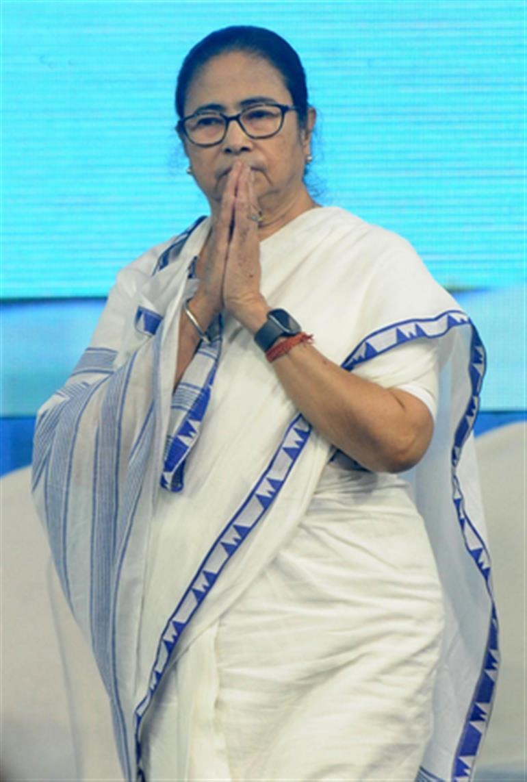 ankit_astv's tweet photo. Dear west bengal voters 🙏 

Best gift you could give yourself on DURGA PUJA 2026 -

"Mamata Didi, TMC five MORE years"

+ Your mothers, daughters, sisters won't get RAPED by Kuldeep Sengar and other bjp criminals 
.
.
.
.
.
.
#WestBengal #modi #Delhi_Police_Scam https://t.co/PuWXoCkEw4