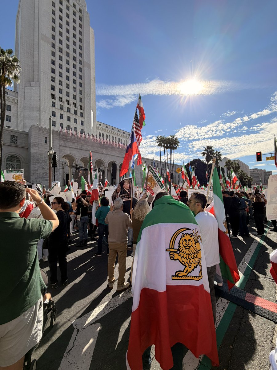 Los Angeles 🇺🇸🇮🇷
#KingRezaPahlavi 
#IranDigitalBlackout