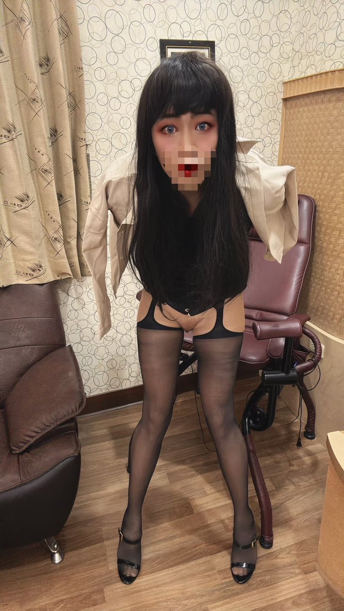 Eliningning's tweet photo. 越來越母湯😳
明天想去高雄住一個晚上～ 
有沒有漂亮的人～

#女裝 #偽娘 #crossdress #絲襪 #高跟 #貞操鎖 #肛塞 https://t.co/oDpjkHHBiD