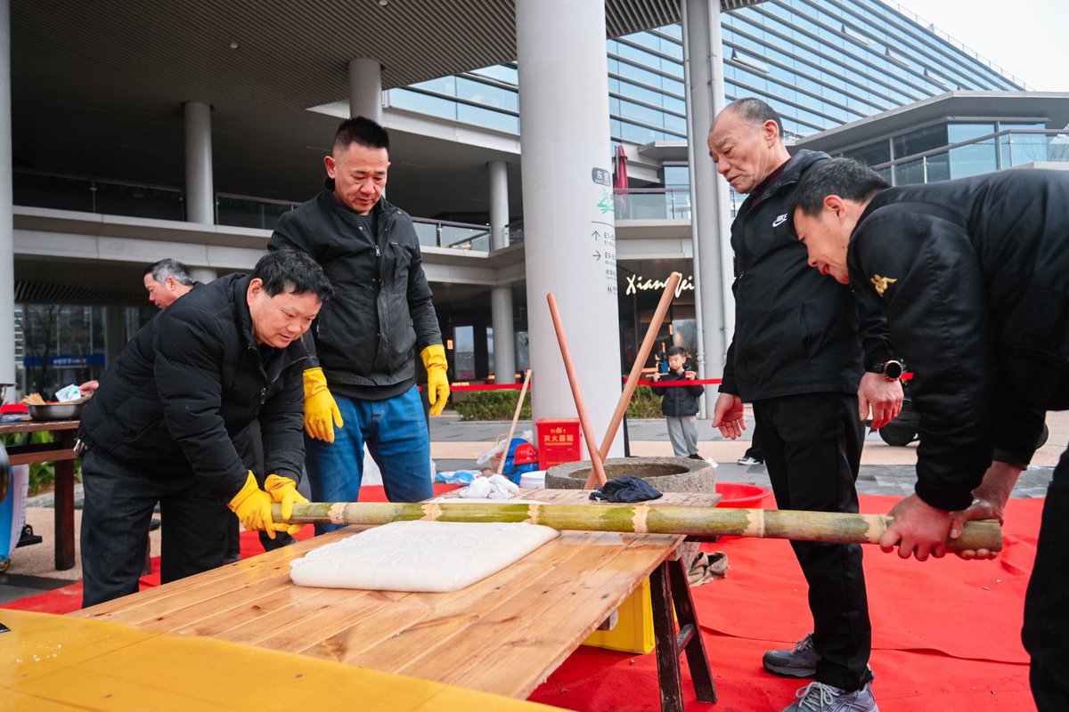 Discover Yuhang tweet media