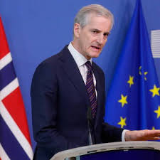 ✔️ 🇳🇴 Премьер-министр Норвегии Йонас Стёре рассказывает, что трамп неоднократно буквально умолял его присудить ему Нобелевскую премию мира

он говорит, что трамп поднимает этот один и тот же вопрос при каждой встрече, жалуется, умоляет и требует объяснить, почему ему не присудили