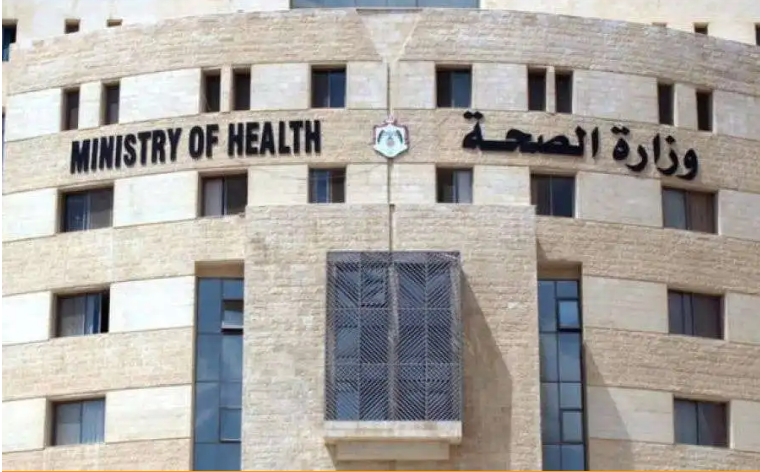 الصحة تؤكد سلامة شاب بعد رسالة خاطئة بالإصابة بالإيدز وتفتح تحقيقًا رسميًا 