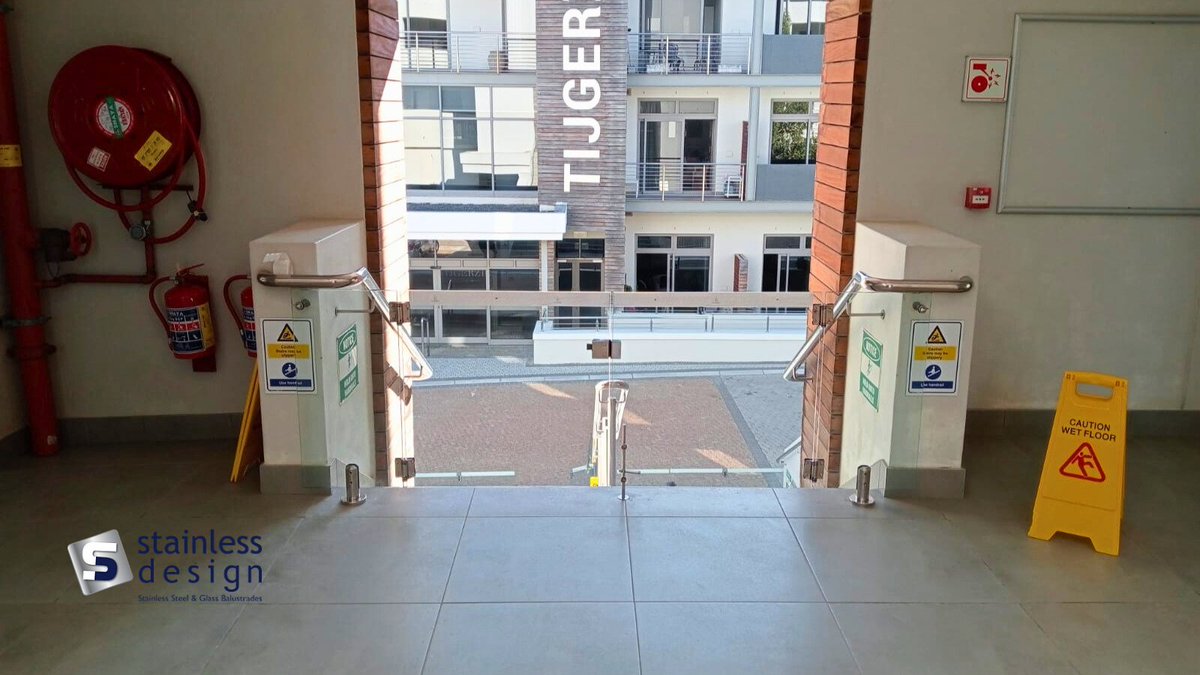 StainlessInfo's tweet image. Modern glass balustrade installation in a commercial space

Neat, compliant, and professionally installed by our approved installers.

🌐 stainlessdesign.co.za

#CommercialDesign #ProfessionalInstallation #ModernBuild #StainlessDesign #StainlessSteel #TSG