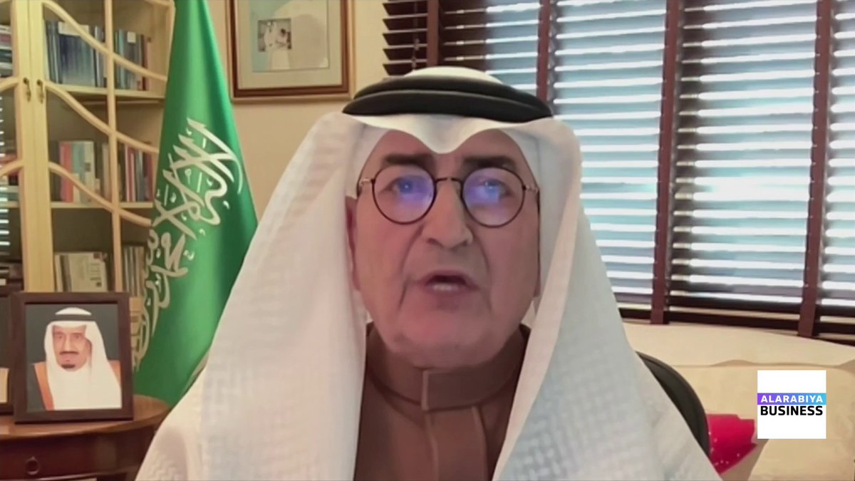 الخبير السعودي في التجارة الدولية د. فواز العلمي: الولايات المتحدة والاتحاد الأوروبي مجتمعين يمثلان نحو 60% من الناتج المحلي العالمي و33% من التجارة العالمية. فرض الرسوم يهدد تجارة سنوية تقارب 2 تريليون دولار بين الجانبين ويضعف سلاسل الإمداد العابرة للأطلسي. الرسوم تُستخدم حالياً كورقة تفاوض من واشنطن لكنها تحمل مخاطر التحول إلى واقع اقتصادي ضاغط. Noufhijazi_bn نبض السوق _Business 