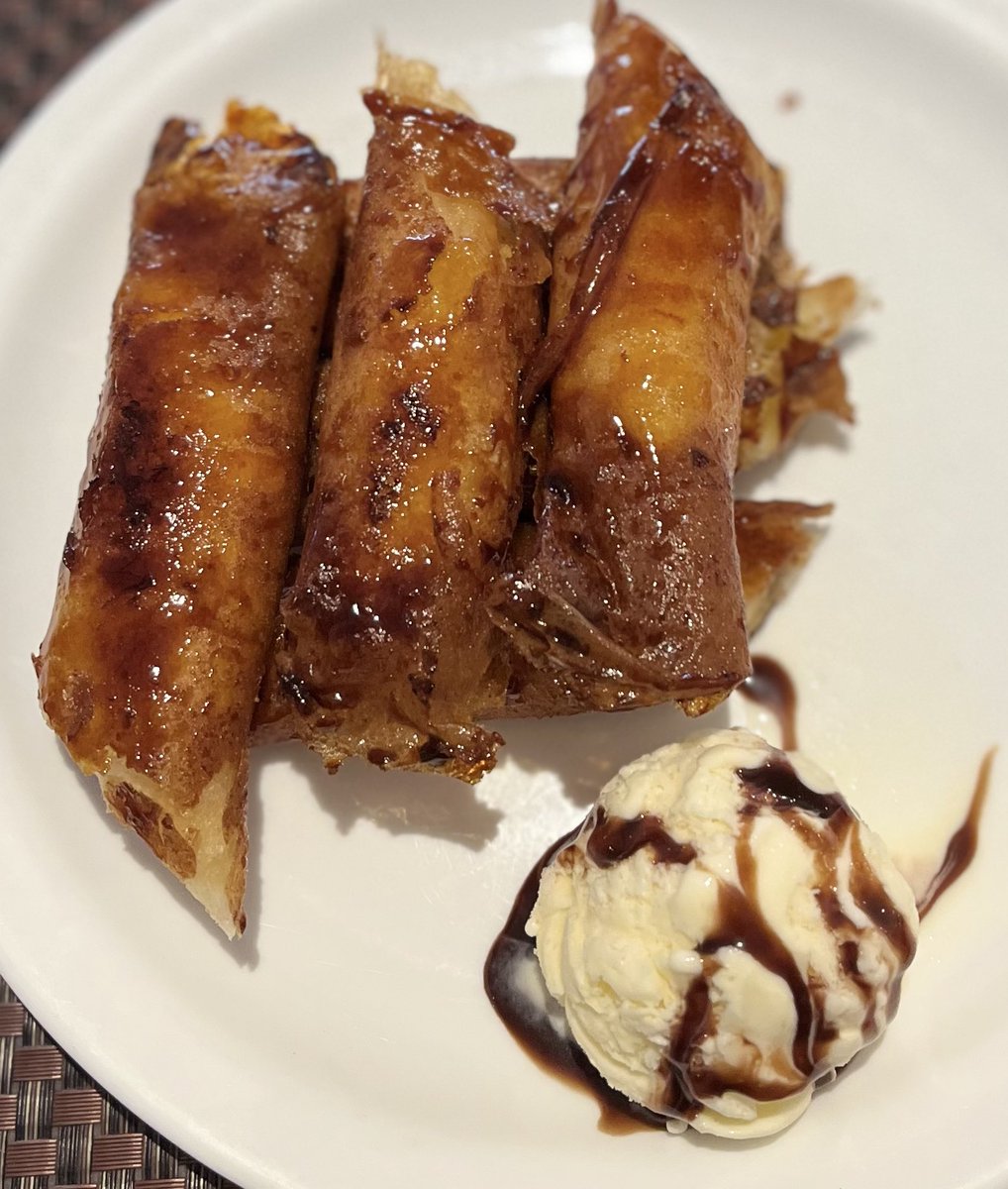 TeN's tweet image. merienda turon ala mode, 
parang pilipinas ngayon. 

Malutong magmura,  malambot sa bully!