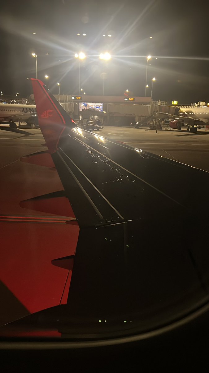 OG_Cookie_'s tweet photo. First time flying with @AlaskaAir today. Not the best experience. Flight got delayed for an hour. When we landed in PHX. Waited additional 20 mins on the ramp for a gate to be available. I used my mileage for this flight. Not a good first time impression. https://t.co/V6fUfrhQWJ