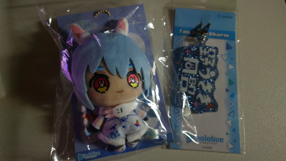 nuuahis's tweet photo. こうゆうぬいぐるみ
初めて買っちゃったよ。
アリーナで見かけた人達が
推しのグッズをたくさん身につけてて
すごく羨ましく思えました。
＃きゅるるん大作戦
＃兎田ぺこら https://t.co/T812l493nS