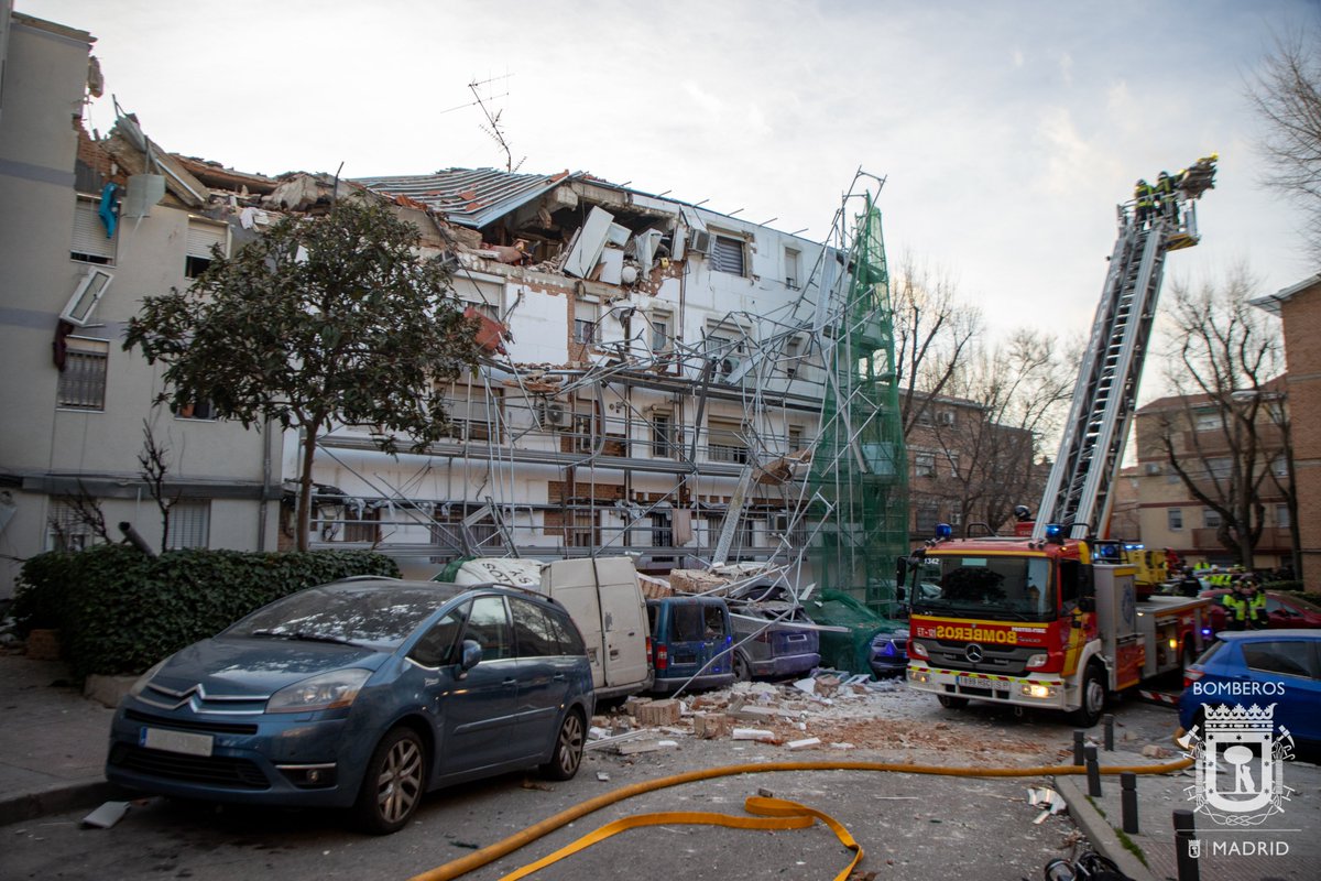 BomberosMad's tweet photo. 🚒La representación gráfica de la intervención #SITAC nos permite visualizar de forma rápida y clara la organización de los distintos equipos de trabajo en sectores y sus canales de comunicación, facilitando la gestión y la transferencia de información del siniestro. https://t.co/wdUjW28YzA