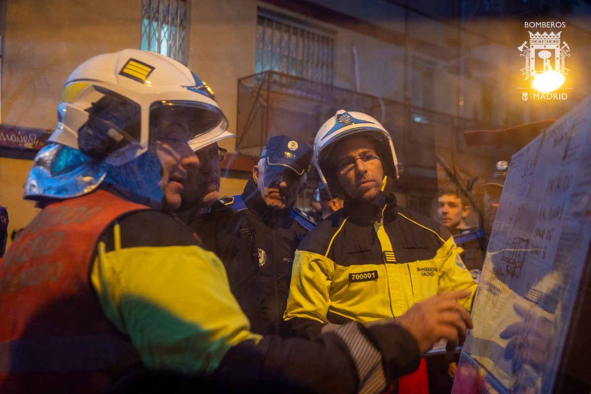 BomberosMad's tweet photo. 🚒La representación gráfica de la intervención #SITAC nos permite visualizar de forma rápida y clara la organización de los distintos equipos de trabajo en sectores y sus canales de comunicación, facilitando la gestión y la transferencia de información del siniestro. https://t.co/wdUjW28YzA