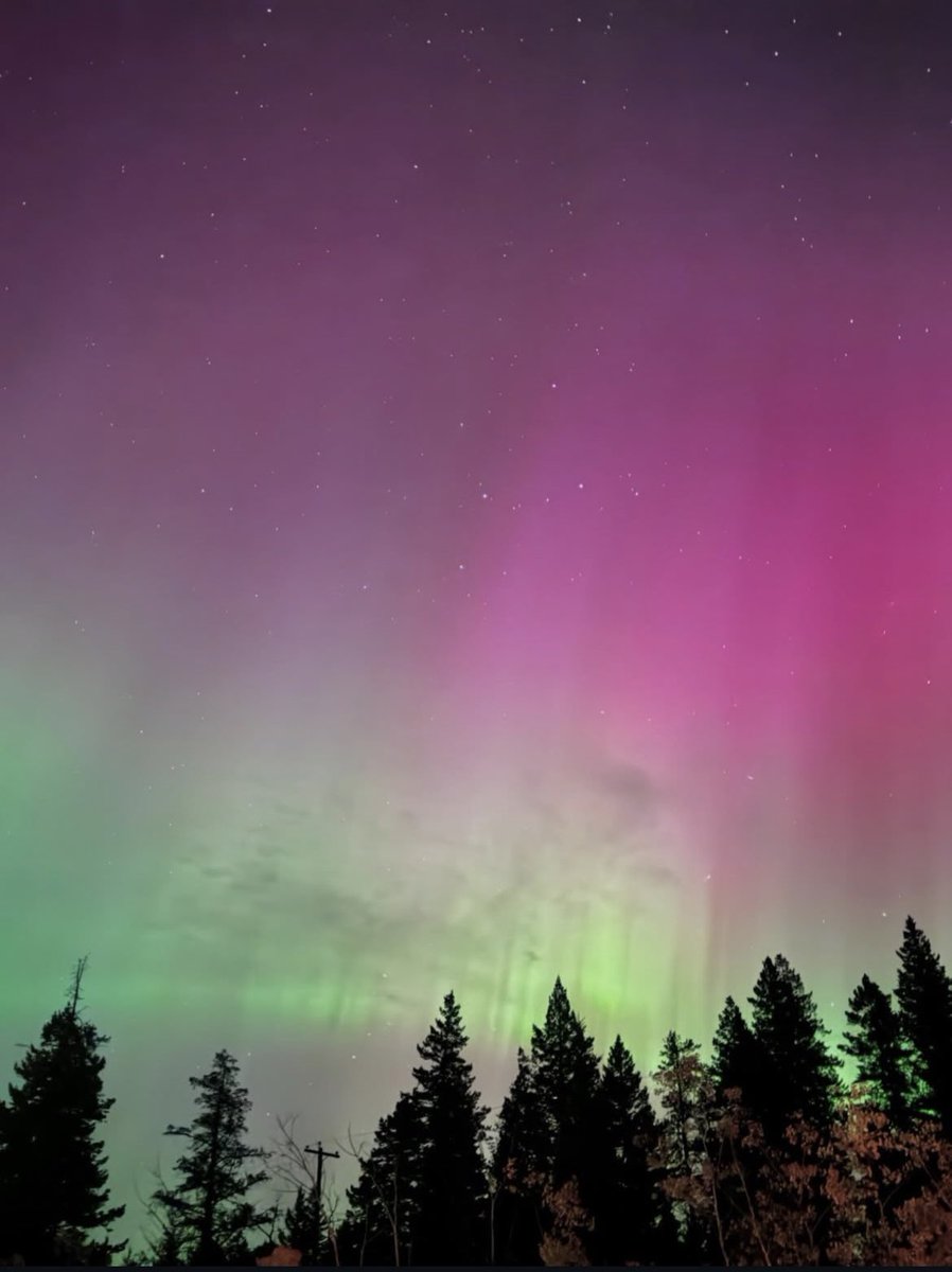 chidchayeol's tweet image. แสงเหนือในฉากเป็น CG แต่พอถ่ายเสร็จก็ได้เห็นแสงเหนือของจริง🥹

พิซอนอัพรูปแสงเหนือ ในแคปชั่นมี 🍀 ด้วย
ฉากรางรถไฟที่ญี่ปุ่น ยุนจองเจอใบ clover 4 แฉกเลยเอามาให้พี่ จะได้สนิทกันมากขึ้น น่ารัก

(ยุนจอง = นักล่า clover 4 แฉกมาตลอด 💗🍀)

#CanThisLoveBeTranslated #ยากชะมัดรักภาษาอะไร