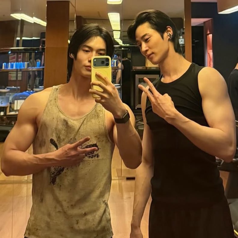 mntlism's tweet image. วินเมมีคอนเนกชันกับไอดอลดาราเกาหลีกี่คน ล่าสุดไปฟิตเนสกับพี่อูซอก กุยอมชีมาก 5555555555555555555555555555