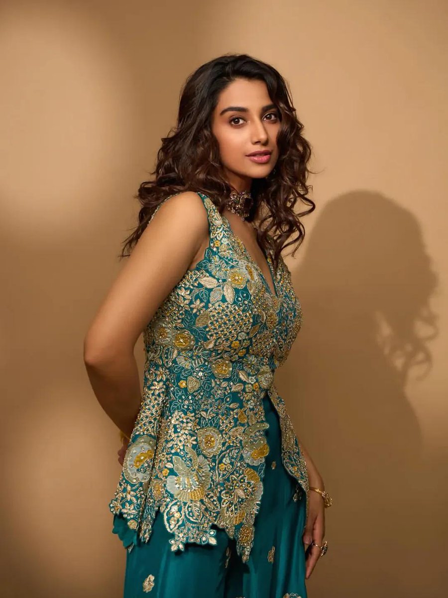 Meenakshi Chaudhary 💖