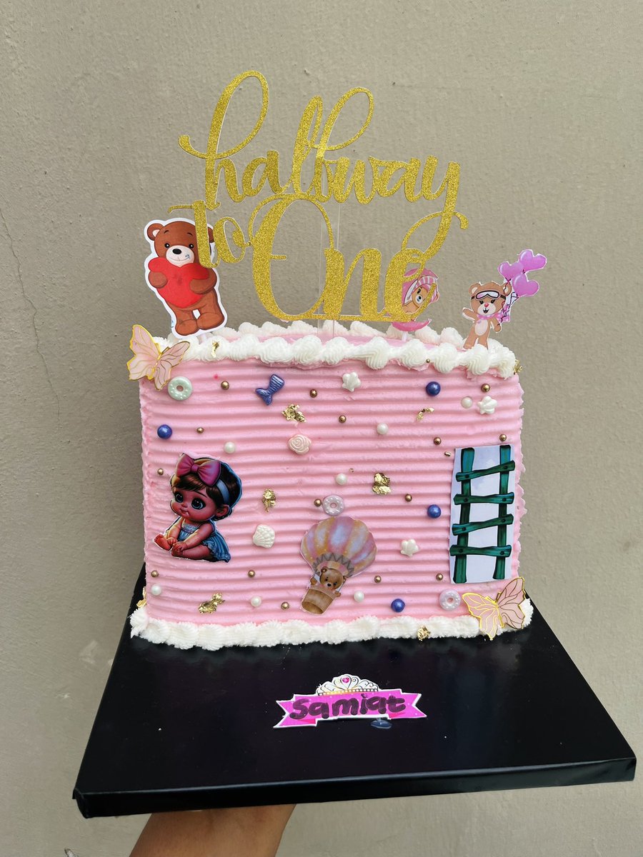 Half way to one cake for Samiat

Flavor:Vanilla
Frosting:Buttercream 
Price:50,000(topper inclusive)

Please RT