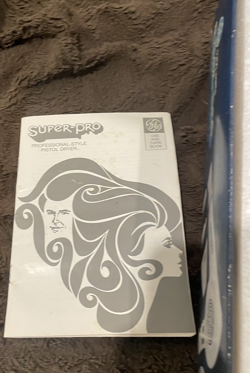 Welp with the start of a new year it’s the start of the weird and wonderfull finds of 2026. That this cool in box GE hairdryer come in for recycling!
