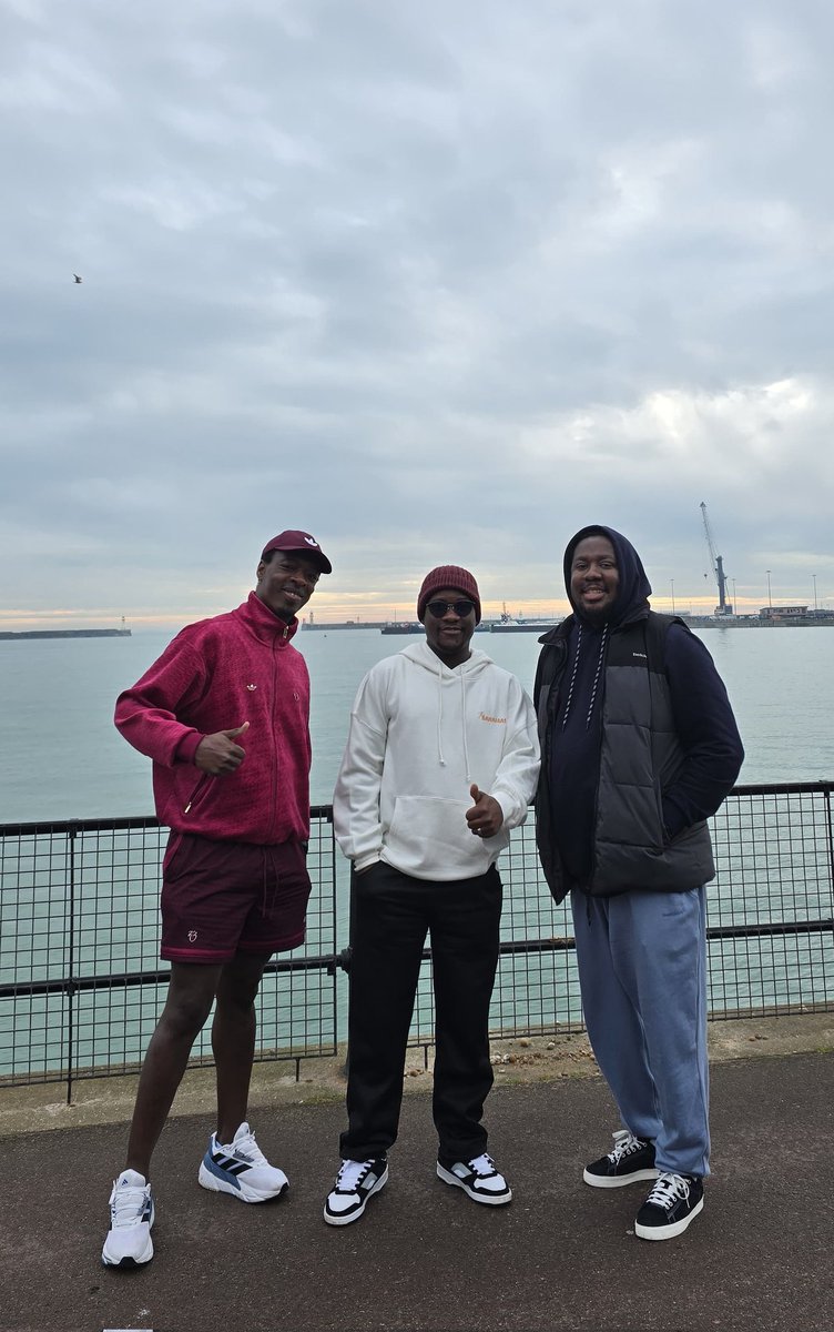 _MakdShelby's tweet image. From @Drunkards_FC to chilling by the sea at Dover 🫡